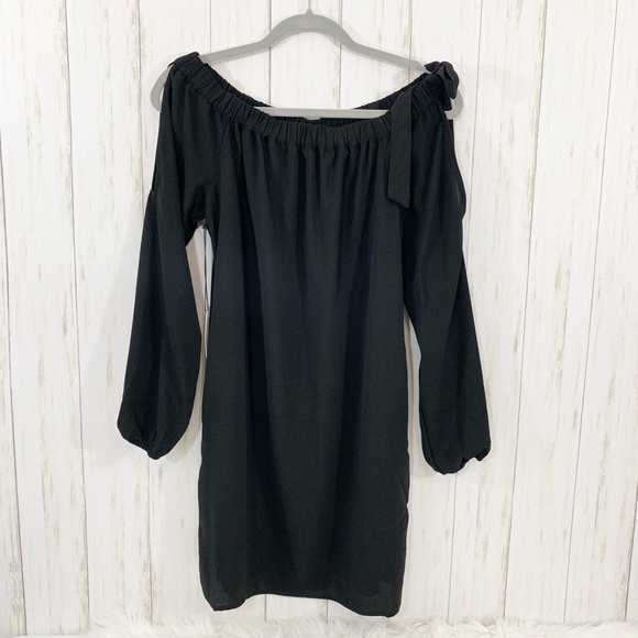 Ali & Jay Off The Shoulder Dress - Picture 3 of 7